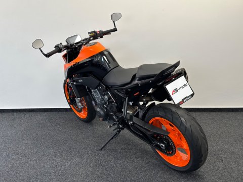 KTM 890 Duke